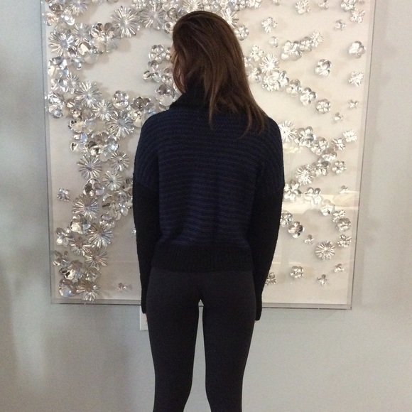 AQUA crop black/blue sweater. Size M. - Picture 4 of 4